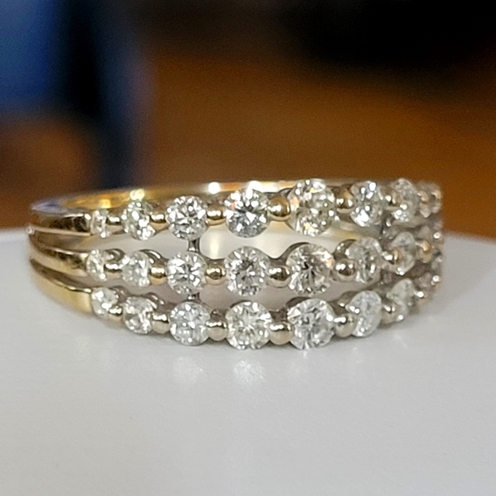 Fabulous solid 14k gold diamond ring 1ct 27  rount diamond